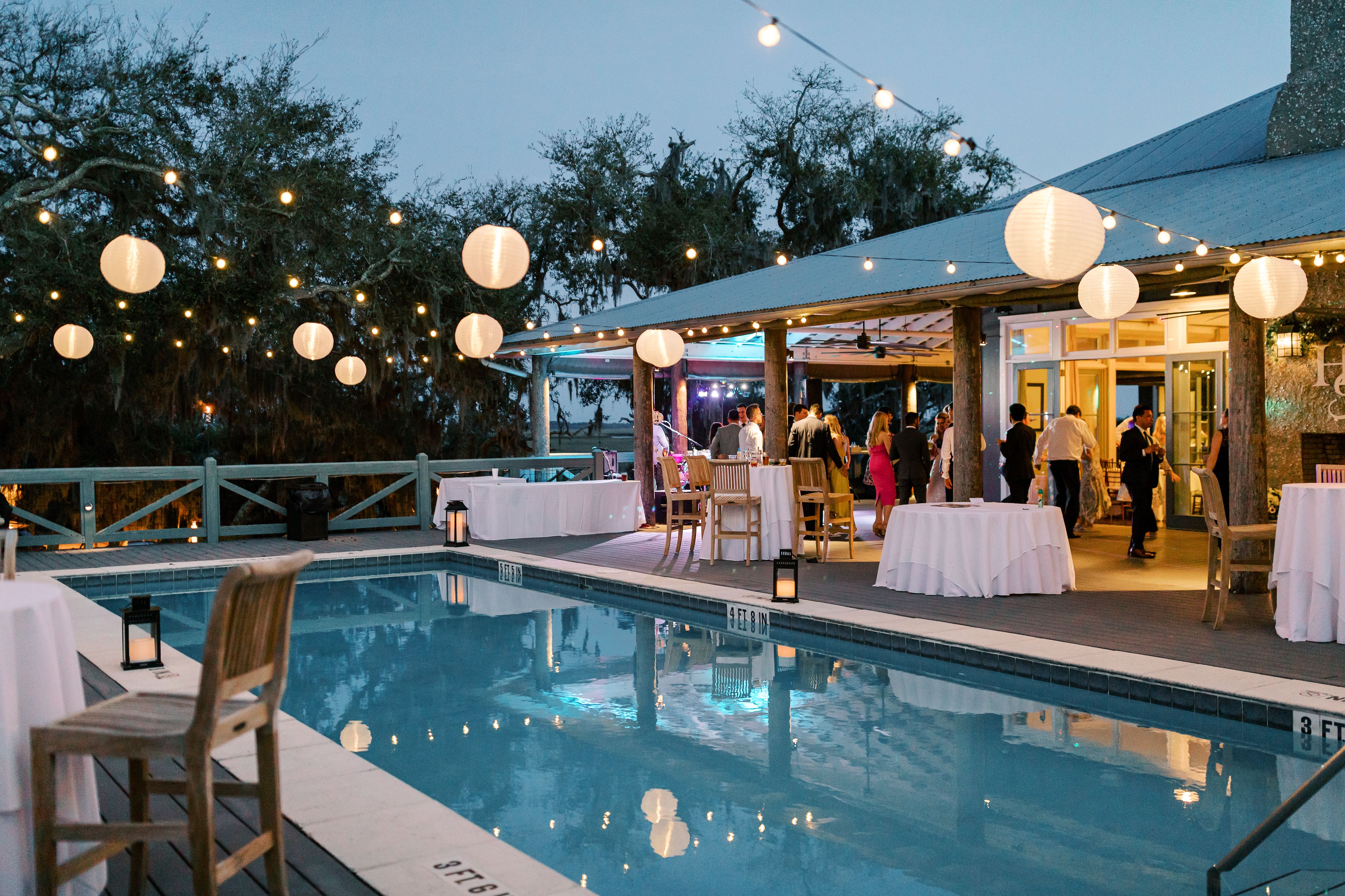 5 Tips for Hosting the Perfect Poolside Event This Summer